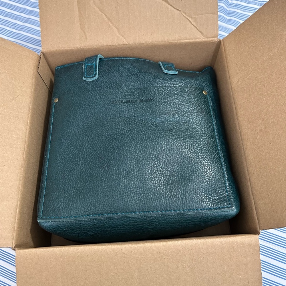 Portland Leather AP Zipper Mini Crossbody Tote ~ Lagoon ~ Excellent Condition!!
